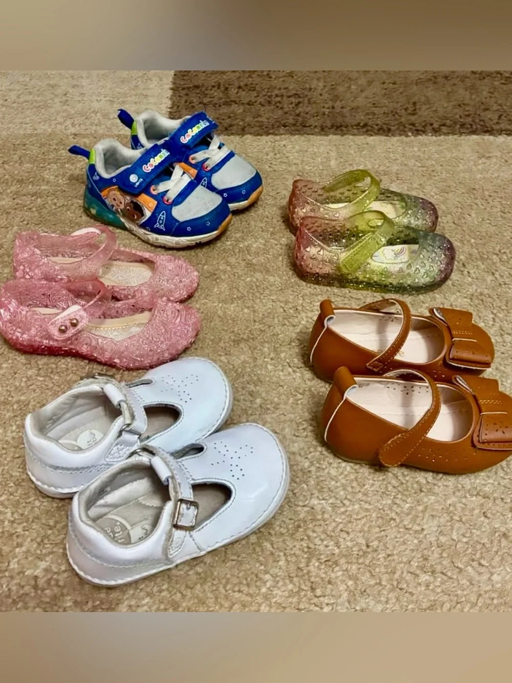 5 pair of baby shoes size 5
